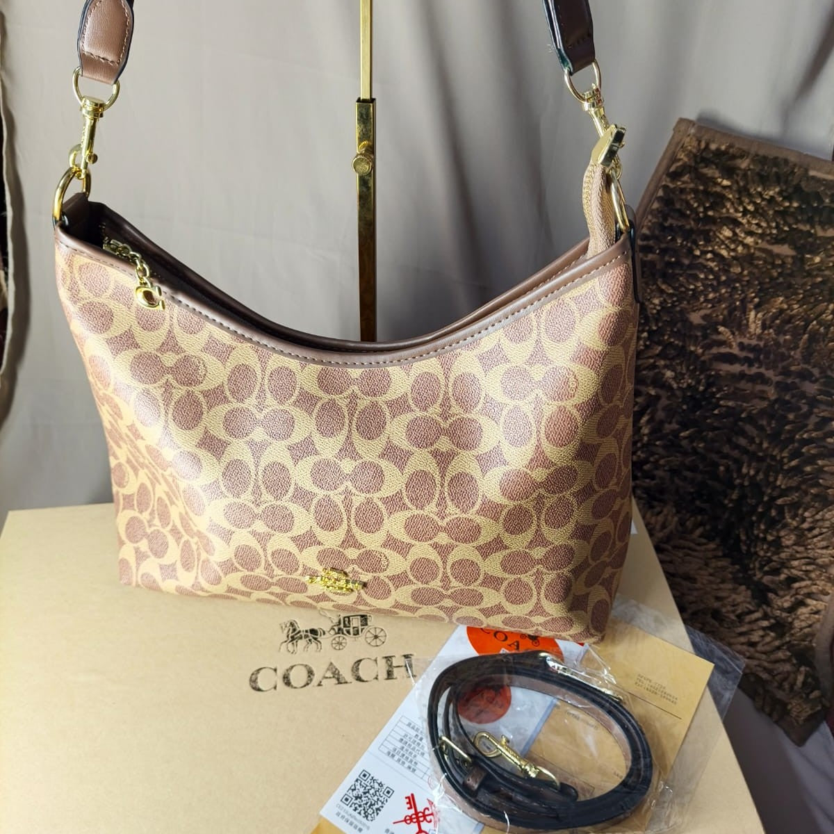 The Laurel Shoulder Bag (With Box)