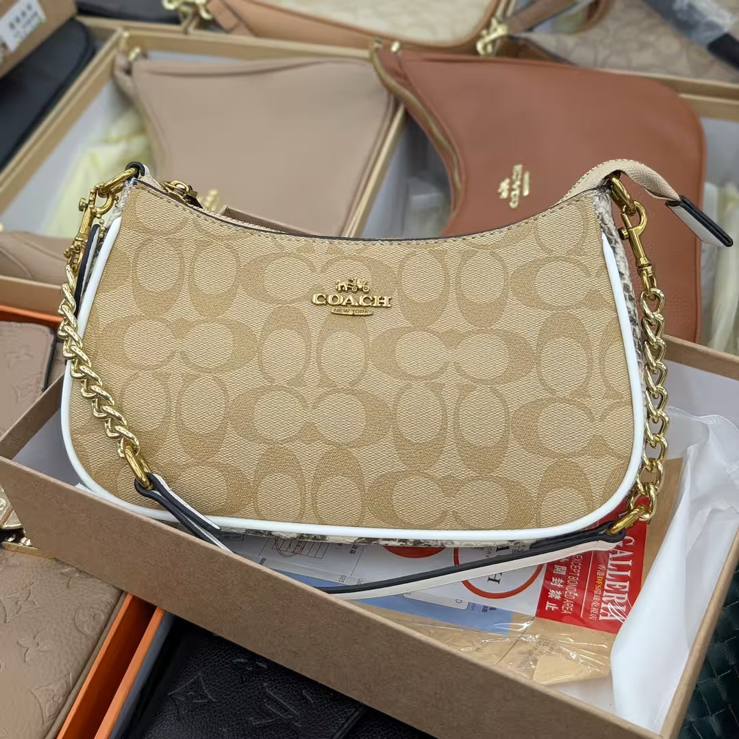 The Teri Shoulder Bag